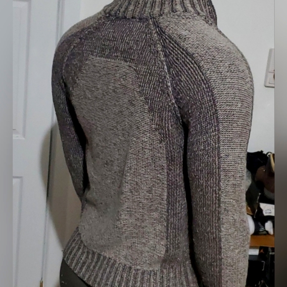 zip up sweater - Picture 1 of 7